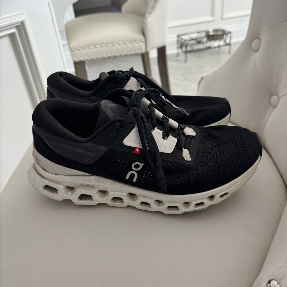 On Cloud Women's CloudStratus 9.5